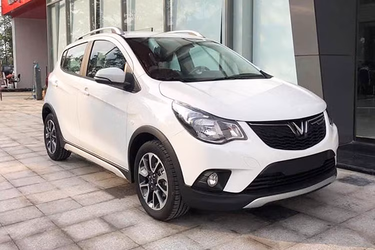 Tuỳ chọn đắt tiền nhất và chỉ có trên các dòng xe cao cấp chính là 6 túi khí với giá lên tới 17,6 triệu đồng. Đây là tuỳ chọn mà bất kì chủ xe nào cũng nên mua để bảo vệ chính mình cũng như người ngồi trên xe trong những tình huống không may. Dù vậy, nếu không có tuỳ chọn này, Fadil vẫn có 2 túi khí cơ bản phía trước.