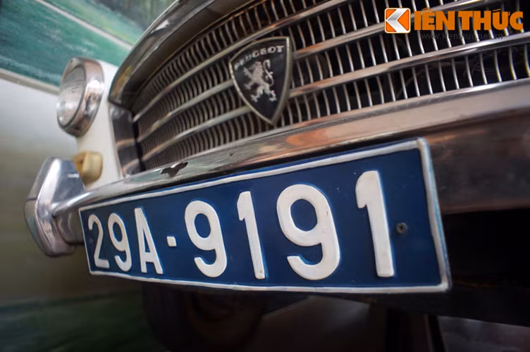 Sau khi cập cảng Hải Phòng ngày 8/3/1964, những chiếc xe Peugeot 404 này đã được đưa về Hà Nội để phục vụ việc đi lại của Chủ tịch Hồ Chí Minh và các phòng ban khác nhau của Chính phủ Việt Nam.