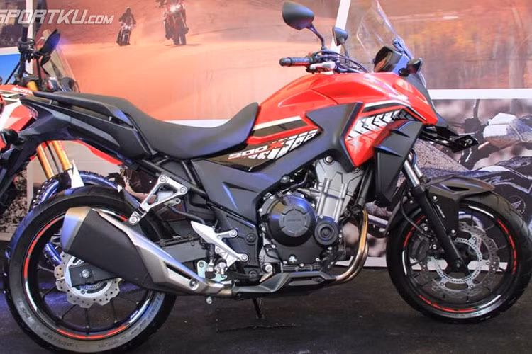 Ở phiên bản 2017, Honda CB500XA tại thị trường Malaysia có thiết kế mới cùng một số trang bị được nâng cấp ấn tượng hơn, tuy nhiên nếu chú ý quan sát bạn sẽ thấy nó khá giống với ngoại hình và tem thiết kế của phiên bản 400X tại thị trường Nhật Bản.