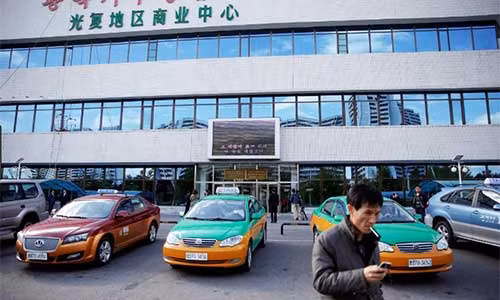 Dịch vụ taxi theo yêu cầu đang ngày càng phổ biến đối với các khách hàng có tiền ở Triều Tiên.