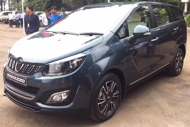 Thị trường Ấn Độ vừa chính thức đón nhận chiếc xe MPV Mahindra Marazzo siêu rẻ mới. Đây được xem là mẫu xe được khá nhiều người tiêu dùng tại đây mong chờ bởi mức giá, cũng như sự đa dụng tới 8 chỗ ngồi mà chiếc xe này có được để dành cho các gia đình.