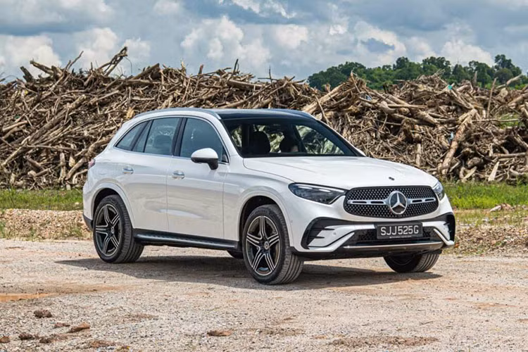 Hon 12.000 xe Mercedes-Benz GLC300 bi trieu hoi ve van de an toan