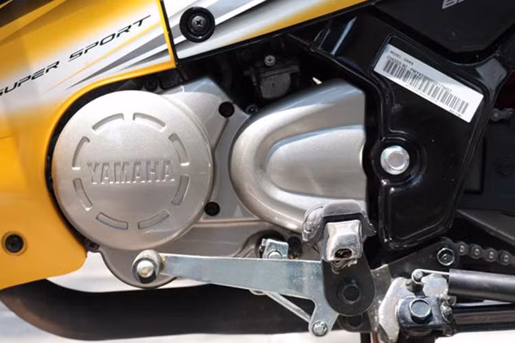 Điểm khiến những chiếc Yamaha 125 ZR trở nên hấp dẫn đối với dân chơi xe máy ở các nước Đông Nam Á - đó là khối động cơ 2 kỳ, xi-lanh đơn, làm mát bằng gió có công suất cực mạnh lên tới 17,5 ps và mô-men xoắn tới 16,18 Nm dù chỉ có dung tích 125cc.