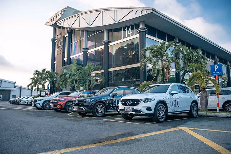 Trai ngiem Mercedes-Benz GLC 2023 tien ty tai 
