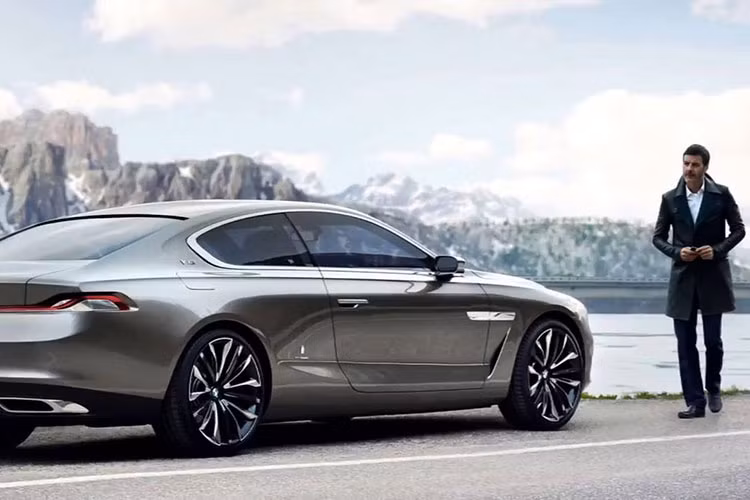 Cũng theo một số nguồn tin cho biết, sẽ có tới hai lựa chọn để BMW cân nhắc với 8-Series bao gồm một mẫu coupe 4 cửa hoặc coupe 2 cửa. Mức giá của mẫu sedan hạng sang này được cho là sẽ nằm dưới Rolls-Royce Ghost và ngang tầm với "đối thủ" Mercedes-Benz S-Class Coupe.