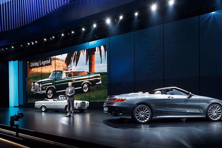 5 mẫu xe thể thao 2 cửa cực kỳ hấp dẫn của Mercedes-Benz tại Việt Nam bao gồm; C 300 Coupé, Mercedes-AMG SLC 43, SL 400, S 500 Coupé và đặc biệt là ‘Tuyệt tác thiết kế’ S 500 Cabriolet. Những sản phẩm này hứa hẹn sẽ giúp gian hàng Mercedes-Benz luôn thu hút được sự quan tâm của khách tham quan.