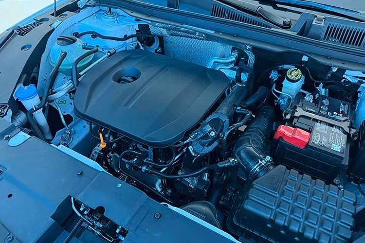 Ngoài một số tính năng như phanh ABS, EBD, ESP, HAC, TCS, Omoda C5 còn được trang bị gói công nghệ hỗ trợ lái nâng cao ADAS với 16 tính năng hiện đại như: điều khiển hành trình thích ứng ACC, hỗ trợ lái tự động ICA, hỗ trợ lái xe khi tắc đường TJA, hỗ trợ phanh tự động AEB…. 
