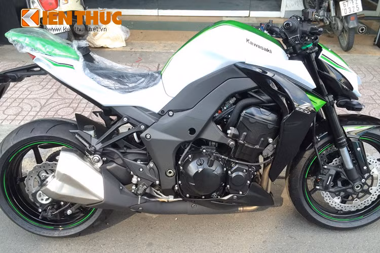 Dự đoán, Kawasaki Z1000 2016 sẽ có giá khoảng 390 triệu đồng tại các đại lý không chính thức của Kawasaki. Bởi mặc dù chưa đưa về Việt Nam, nhưng mức giá mà đại lý chính hãng niêm yết là 390 triệu đồng.