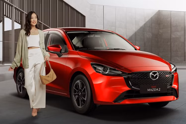  Mazda2 Mazda2 là một trong những mẫu ôtô không thể bỏ qua trong danh sách quà tặng dành cho phái đẹp. Bởi, mẫu xe hạng B này không chỉ sở hữu đường nét thiết kế đẹp mắt, mềm mại, mà còn cung cấp không gian nội thất rộng rãi cùng nhiều tính năng an toàn.