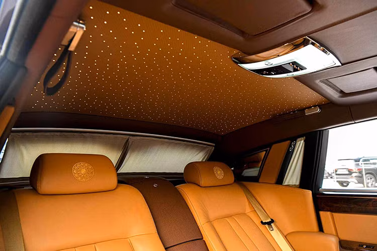 Sau đó, chiếc xe siêu sang Rolls-Royce Phantom Lửa Thiêng này được showroom đấu giá mua lại, và rao bán đến 26 tỷ đồng, vài tháng sau đó, nhận thấy không có khách nào dòm ngó, chiếc xe độc bản giảm từ 2 tỷ đến 4 tỷ đồng, và nay được thông báo đã có khách chốt mua.