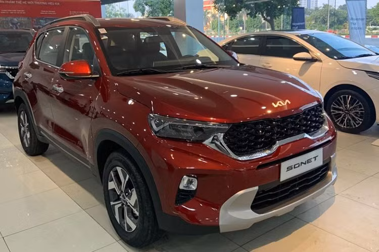  Kia Sonet: 1.294 xe Mẫu xe của Kia tiếp tục duy trì doanh số cao trong tháng 11 với 1.294 xe bán ra thị trường, tăng 169 xe so với tháng trước đó (1.125 xe). Tổng doanh số từ đầu năm đến nay, Kia Sonet bán được 10.012 xe, đứng thứ 7 toàn thị trường.