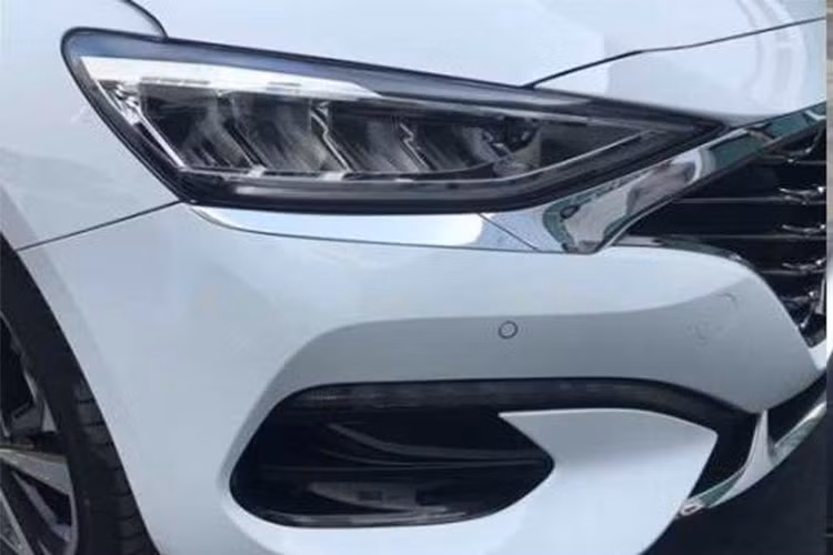 Được phát triển dựa trên khung gầm của Elantra, Hyundai Lafesta 2019 sở hữu chiều dài tổng thể 4.660 mm, rộng 1.790 mm, cao 1.425 mm và chiều dài cơ sở 2.700 mm. So với Elantra, Hyundai Lafesta 2019 rộng hơn 10 mm. Ngoài ra, Hyundai Lafesta 2019 còn được định vị giữa Elantra và Sonata tại thị trường Trung Quốc.