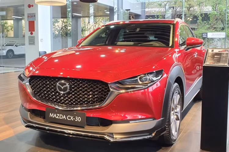 Mẫu xe crossover Mazda CX-30 đạt 27 xe bán ra, giảm so với tháng trước (102 xe). Trong năm 2023, đã bán được 1,623 xe. Giá bán của mẫu xe này dao động từ 839 triệu đến 899 triệu đồng.
