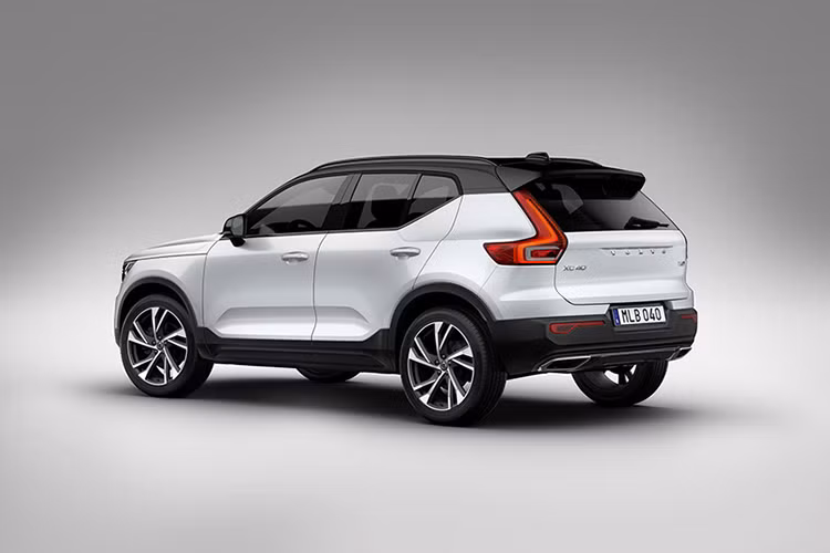 Xe sở hữu đến 17 kiểu kết hợp màu sắc giữa thân xe và mui xe để các khách hàng trẻ lựa chọn; cụm đồng hồ sở hữu màn hình TFT 12,3 inch đi kèm với một màn hình thông tin giải trí rộng 9 inch đặt giữa xe tương thích Android Auto và Apple CarPlay; chức năng sạc điện thoại không dây; các hệ thống như hỗ trợ lái Pro Pilot, gói trang bị City Safety, cảnh báo chệch làn đường, hỗ trợ phanh, camera 360 độ...