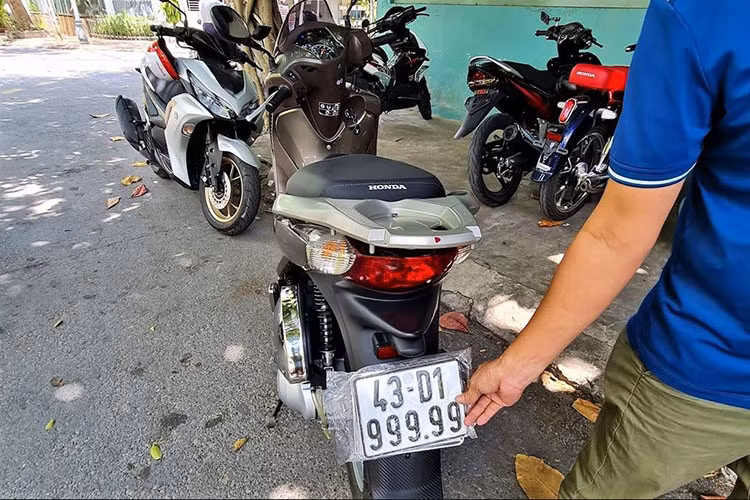 Dai gia Viet chi 2,68 ty tau bien so xe may 50AA-999.99-Hinh-2