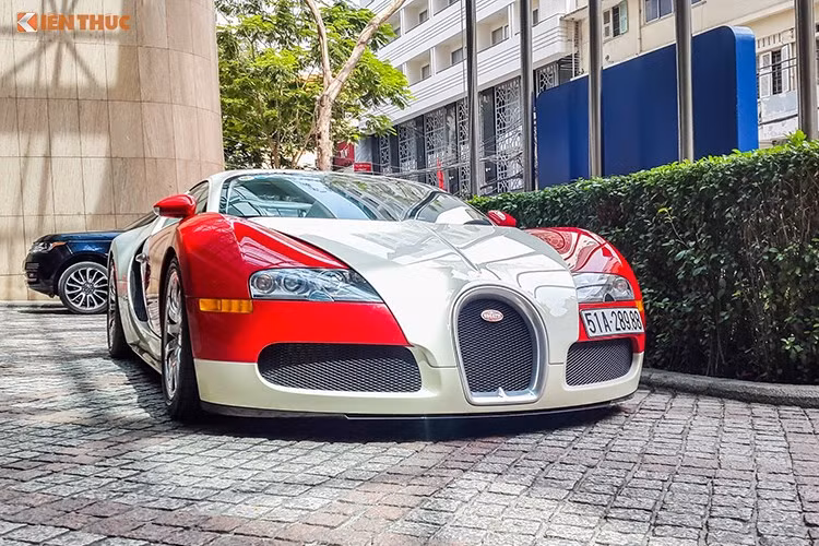 Có thể thấy, sau khi tậu siêu xe đỉnh cao trị giá hơn 80 tỷ đồng mang tên "thần gió" Pagani Huayra, có vẻ như đại gia siêu xe Minh Nhựa đã tạm quên "ông hoàng tốc độ" Bugatti Veyron 2008 để chú tâm hơn đến tình yêu mới nhiều hơn. Hiện chưa biết mức giá Minh Nhựa dành cho siêu xe này là bao nhiêu, tuy nhiên chắc chắn nó sẽ không dưới 50 tỷ đồng và cũng khó có ai có đủ điều kiện để sở hữu.