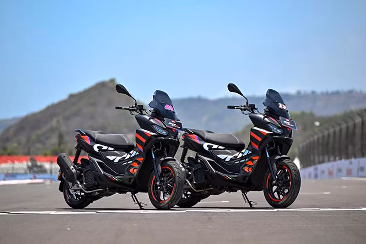 Mẫu xe ga thể thao Aprilia SR GT 200 2025 mới ra mắt tại thị trường Nhật Bản tiếp tục mang phong cách đa dụng với lối thiết thiết kế thể thao và lốp đa dụng có thể sử dụng cả trên đường phố và trên những đoạn đường đất nhẹ. Xe vẫn sở hữu kích thước không phải off-road hoàn toàn. Mẫu xe nhắm tới đối thủ trực tiếp là dòng Honda ADV.