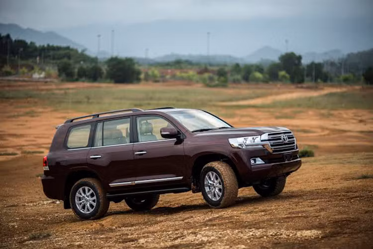 Toyota Viet Nam ra mat Land Cruiser moi gia hon 2,8 ty