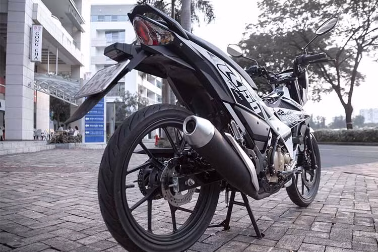 Động cơ này cho công suất lên tới 18,45 mã lực tại vòng tua 10.000 vòng/phút và mô-men xoắn cực đại là 13,8 Nm tại vòng tua 8.500 vòng/phút, đi kèm hộp số 6 cấp độ và đáp ứng được tiêu chuẩn về khí thải Euro3 và tiết kiệm nhiên liệu 28% so với thế hệ cũ.