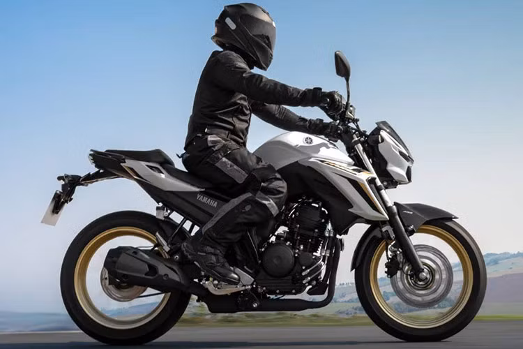 Yamaha FZ25 vừa được cập nhật thế hệ mới tại Brazil và có thêm nhiều tính năng và màu sắc mới. Có tên gọi Yamaha Fazer FZ25 Connected 2025 mới, điểm nổi bật nhất của phiên bản này là bảng đồng hồ mới với khả năng kết nối điện thoại.