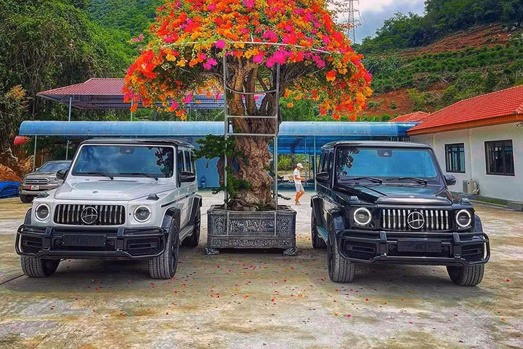 Cũng chơi SUV hạng sang Mercedes-AMG G63 như bao đại gia Việt Nam khác, nhưng thay vì để nguyên bản 2 người mua bán lan đột biến ở tỉnh Hòa Bình lại trang trí logo chữ H cho xe để tạo sự cá tính và khác biệt.