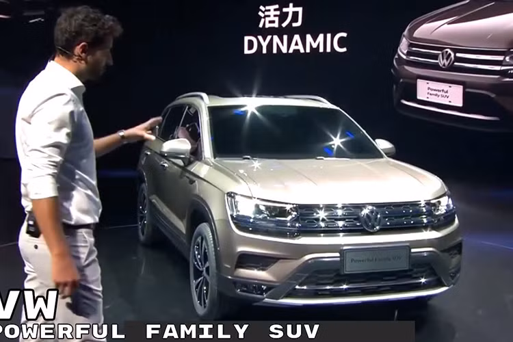 Hiện giá bán Volkswagen Tharu R-Line phiên bản 2019 vẫn chưa được công bố chính thức. Hãng xe Volkswagen chỉ hé lộ sẽ tung ra 3 mẫu SUV hoàn toàn mới vào năm 2019. Đến năm 2020, hãng Volkswagen sẽ có tổng cộng 12 mẫu SUV tại thị trường Trung Quốc.