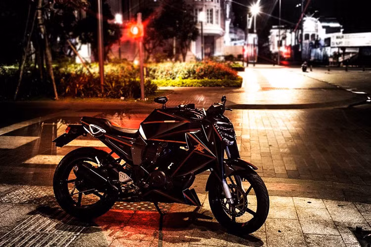 Một biker Việt đã thay đổi diện mạo mới cho chiếc xe Yamaha FZ16 của mình với phong cách độ Samurai. Với diện mạo mới, chiếc xe đã trở nên thầm hố và phong cách hơn nhiều so với xe nguyên bản trước đây.