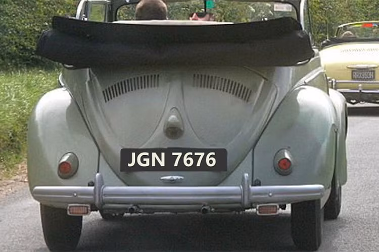 JGN 7676 được xem là biển số xe logic nhất trong các biển số xe may mắn ở Malaysia. Các chữ cái “JGN” là viết tắt của từ “JANGAN” trong tiếng Malay, có nghĩa là “DON’T” (KHÔNG). Trong khi đó, dãy số 7676 trong tiếng Malay được phát âm thành ‘tujuh-enam-tujuh-enam’ (Vận may của tôi sẽ không đi xuống!). 
