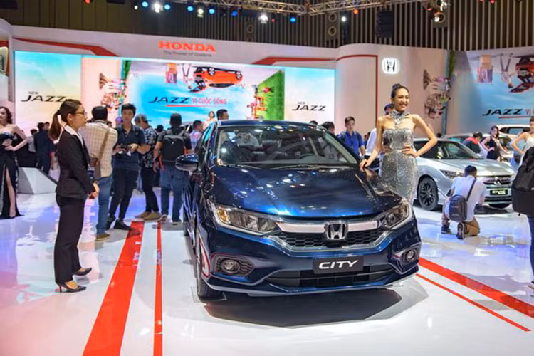 Tiếp nối thành công là mẫu xe sedan tầm trung có mức tăng trưởng mạnh về doanh số bán và được xếp hạng có thị phần cao nhất trong phân khúc của năm 2016. Tháng 6/2017 vừa qua, HVN đã chính thức giới thiệu City phiên bản mới 2017 với những nâng cấp đáng giá.