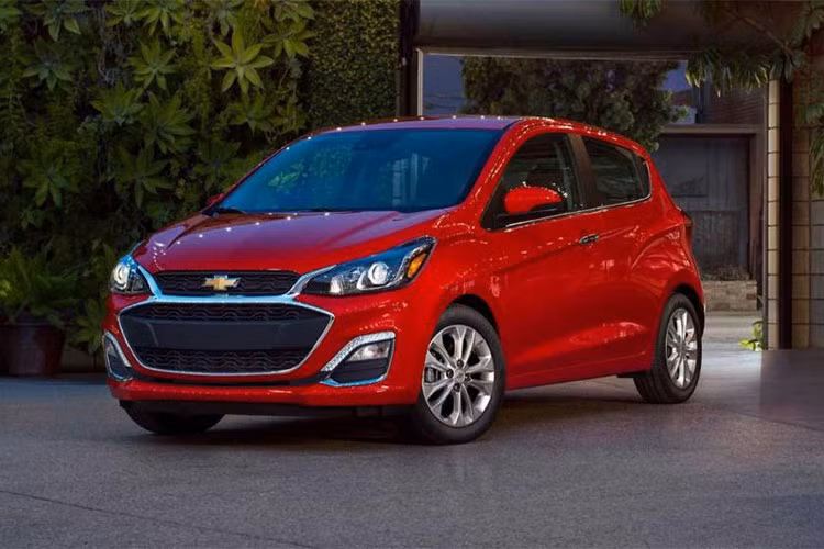 Không chỉ sedan cỡ lớn, ngay cả những xe cỡ B gía rẻ cũng đang có donah số tệ hại. Lúc này, Chevrolet chưa hề công bố kế hoạch loại bỏ Spark, nhưng có lời đồn cho rằng nó đang trong tầm ngắm cùng với Buick LaCrosse, Chevrolet Volt, và Cadillac XTS. Trong hi vọng thu hút khách hàng crossover tiềm năng, Chevrolet đã giới thiệu mẫu Spark Activ, một phiên bản xe gầm cao, một vài năm trước.
