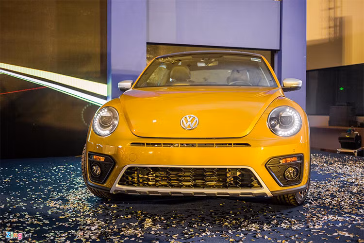 Beetle là một mẫu xe có doanh số bán chậm ở Mỹ, với chỉ hơn 15.000 chiếc trong năm ngoái, bao gồm cả bản coupe và mui trần. Volkswagen đã tiến hành rút nó khỏi những thị trường có doanh số tệ hại khác trên thế giới, và có nói rằng sẽ không có mẫu kế nhiệm cho thế hệ hiện tại. Tuy nhiên, công ty Đức cũng nói rằng Beetle đang không vội biến đi đâu cả, nhưng chuyện đó cũng chỉ là một sớm một chiều mà thôi.