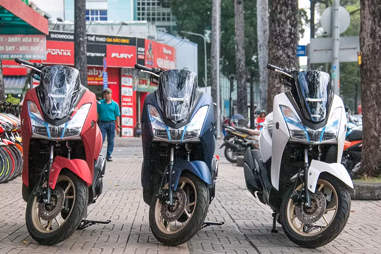 Yamaha LEXI S 2020 mới phiên bản cao cấp nhất với 3 phiên bản màu lựa chọn bất ngờ về Việt Nam. LEXI S được một cửa hàng bán xe máy tại TP.HCM nhập khẩu về, đây được xem là đối thủ của Honda PCX.