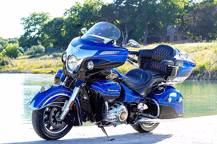 Bổ sung vào dòng xe môtô touring cỡ lớn vốn đã rất xa hoa này, phiên bản đặc biệt mới của chiếc xe môtô Indian Roadmaster Elite 2019 đã vừa được hãng hãng Indian, Mỹ cho ra mắt với số lượng giới hạn chỉ 200 chiếc.