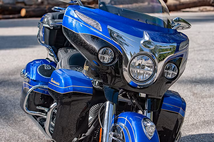 Với số lượng sản xuất giới hạn, Indian Roadmaster Elite limited edition 2019 được cho là mất khoảng 30 giờ làm việc thủ công chỉ để sơn và gắn huy hiệu. Hệ thống âm thanh cho Roadmaster Elite 2019 đã được nâng cấp, với công suất 600 watt đến từ hệ thống âm thanh PowerBand.