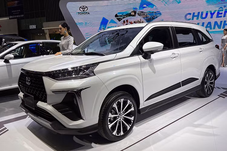 Toyota Veloz Cross lap rap tai Viet Nam 