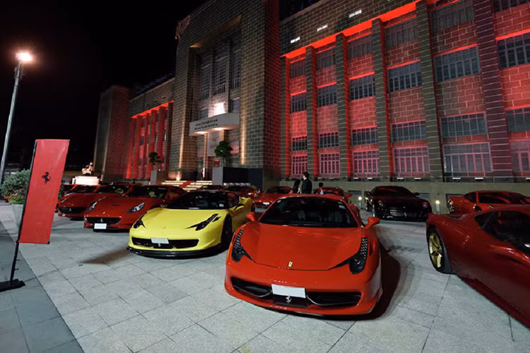 Ferrari không chính thức tiết lộ giá bán 488 GTB tại buổi ra mắt. Nhưng theo các nguồn tin địa phương, siêu xe này sẽ được bán với giá 24 triệu baht, tương đương 650,000 USD (khoảng hơn 13 tỷ đồng).