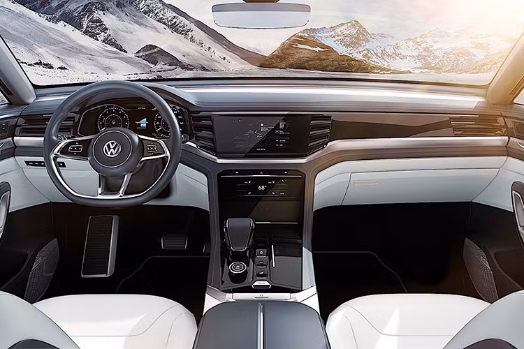 Theo giới truyền thông Trung Quốc, Volkswagen Atlas Cross Sport sẽ sở hữu chiều dài 4.905 mm, rộng 1.989 mm, cao 1.719 mm và chiều dài cơ sở 2.980 mm. Các kích thước này đều giống hệt Volkswagen Atlas bản thường, trừ chiều dài giảm nhẹ và nóc thấp hơn 59 mm.