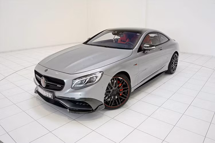 Tất nhiên, mọi con số ấn tượng này đều khiến Brabus 850 có mức giá không hề rẻ: 450.000 Euro (Khoảng gần 10 tỷ đồng)