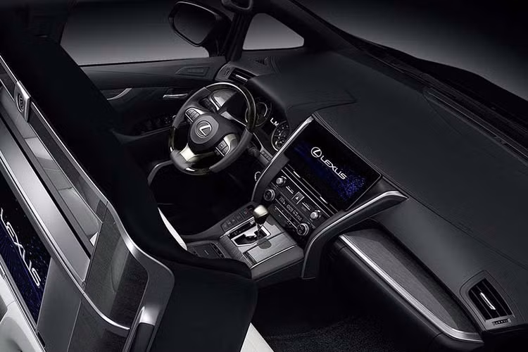 Hiện chưa rõ trang bị cụ thể của Lexus LM 2020 tại thị trường Indonesia. Trong khi đó, ở những thị trường khác, Lexus LM 2020 bản 7 chỗ có màn hình cảm ứng trung tâm 12,3 inch, hệ thống âm thanh Mark Levinson 17 loa, cửa sổ trời toàn cảnh Paronama, tính năng hỗ trợ phanh tự động và màn hình TV 13,3 inch cho hàng ghế sau.
