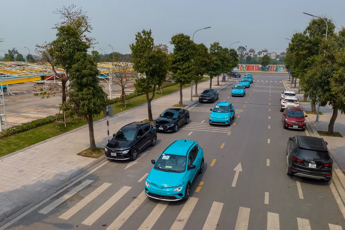 Dan xe taxi dien VinFast da san sang phuc vu khach hang Viet-Hinh-2