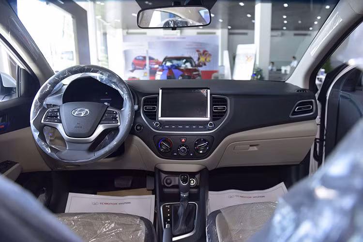 Hyundai Accent dang giam hon 30 trieu dong 