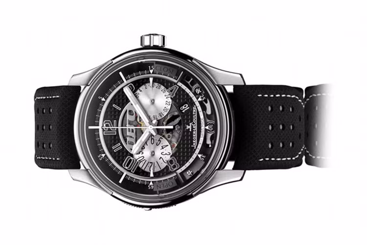 Chìa khóa Aston Martin Jaeger LeCoultre được sử dụng trên những chiếc DB9 hoặc DBS. Đây là sự kết hợp độc đáo của Aston Martin với hãng đồng hồ Jaeger LeCoultre. Chỉ cần nhấn vào mặt kính của đồng hồ, chiếc xe sẽ mở ra.