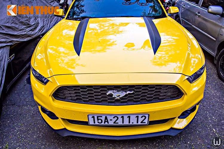 Ford Mustang mới có kích thước khá đồ sộ, số đo dài, rộng, cao (4.784 x 1.916 x 1.381)mm, chiều dài cơ sở 2.720 mm, trọng lượng 1.598 kg.