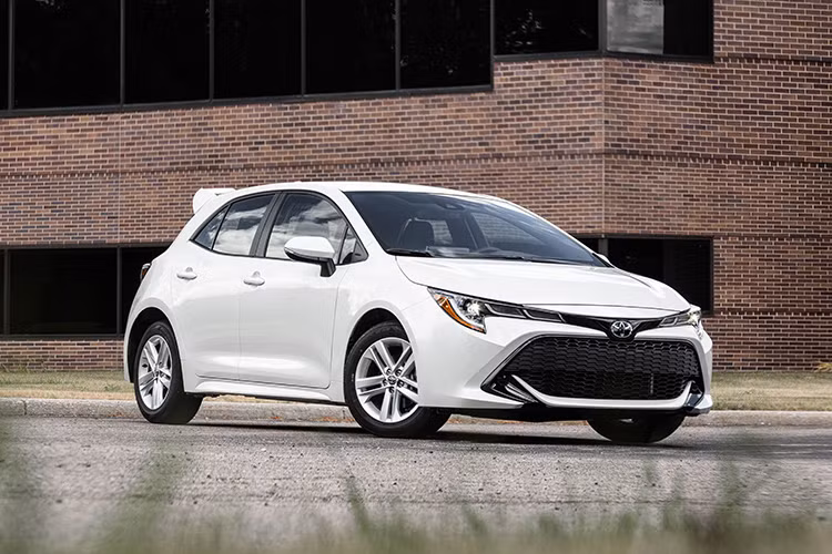 Thiết kế đẹp, khả năng lái cải thiện, mẫu xe cỡ nhỏ Toyota Corolla Hatchback 2019 được chấm điểm cao ở khả năng chống va chạm, bảo vệ tốt tính mạng người trên xe. 
