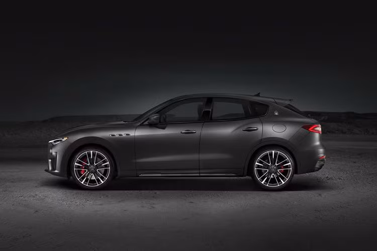 Ngoài ra, hãng xe sang của Ý còn giới thiệu một phiên bản đặc biệt Launch Edition cho Levante Trofeo tới thị trường Anh quốc với mức giá từ 159.900 bảng Anh (tương đương khoảng 4,71 tỷ đồng).
