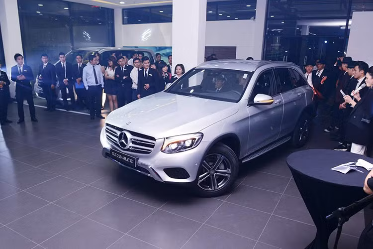 Với không gian đón khách sang trọng và đẹp mắt, Haxaco Võ Văn Kiệt thể hiện rõ giá trị thương hiệu của Mercedes-Benz không chỉ nằm ở chất lượng sản phẩm và dịch vụ, mà còn là sự tinh tế ở từng chi tiết nhỏ.