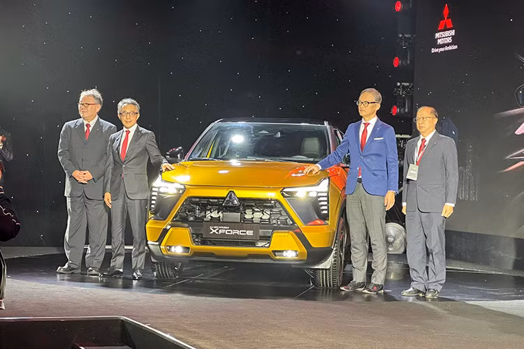 Hôm nay ngày 10/1/2024, Mitsubishi Motors Việt Nam đã ra mắt mẫu Xforce hoàn toàn mới với 4 phiên bản. Mitsubishi Xforce 2024 mới khi bán tại Việt Nam sẽ cạnh tranh với các đối thủ như Hyundai Creta, KIA Seltos trong phân khúc B-SUV đầy sôi động.