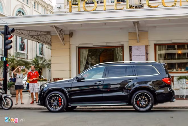 Có thể xem GLS63 AMG là chiếc siêu SUV gia đình, bởi bên cạnh nó có nhiều lựa chọn thay thế như Cayenne Turbo S hay Range Rover Sport SVR, Bentley Bentayga, tuy nhiên GLS63 nổi trội nhờ hàng ghế thứ 3, điều mà các đối thủ còn thiếu.