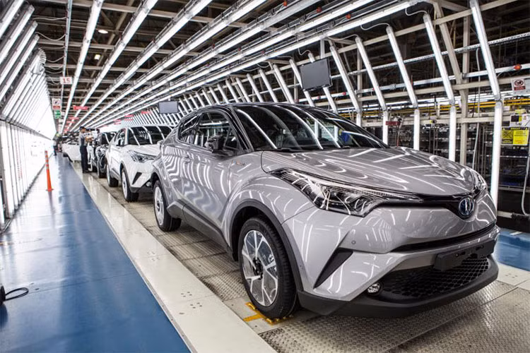 Cung cấp sức mạnh cho Toyota C-HR bản TRD ở Indonesia là động cơ xăng 2ZR-FBE, dung tích 1.8 lít, sản sinh ra công suất 140 mã lực và mô-men xoắn cực đại 175 Nm, kết hợp với hộp số vô cấp CVT. Ngoài phiên bản động cơ này, các thị trường khác nằm trong khu vực ASEAN còn nhận được một phiên bản động cơ lai Hybrid.