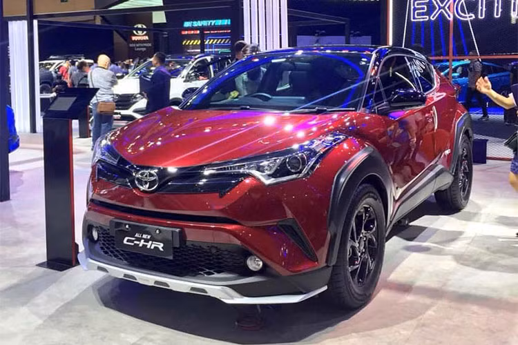 Nhà phân phối ôtô hàng đầu tại Indonesia Toyota Astra Motor vừa giới thiệu tới khách hàng tại đây phiên bản TRD của chiếc crossover cỡ nhỏ Toyota C-HR 2018 mới, thông qua triển lãm ôtô quốc tế GIIAS 2018.